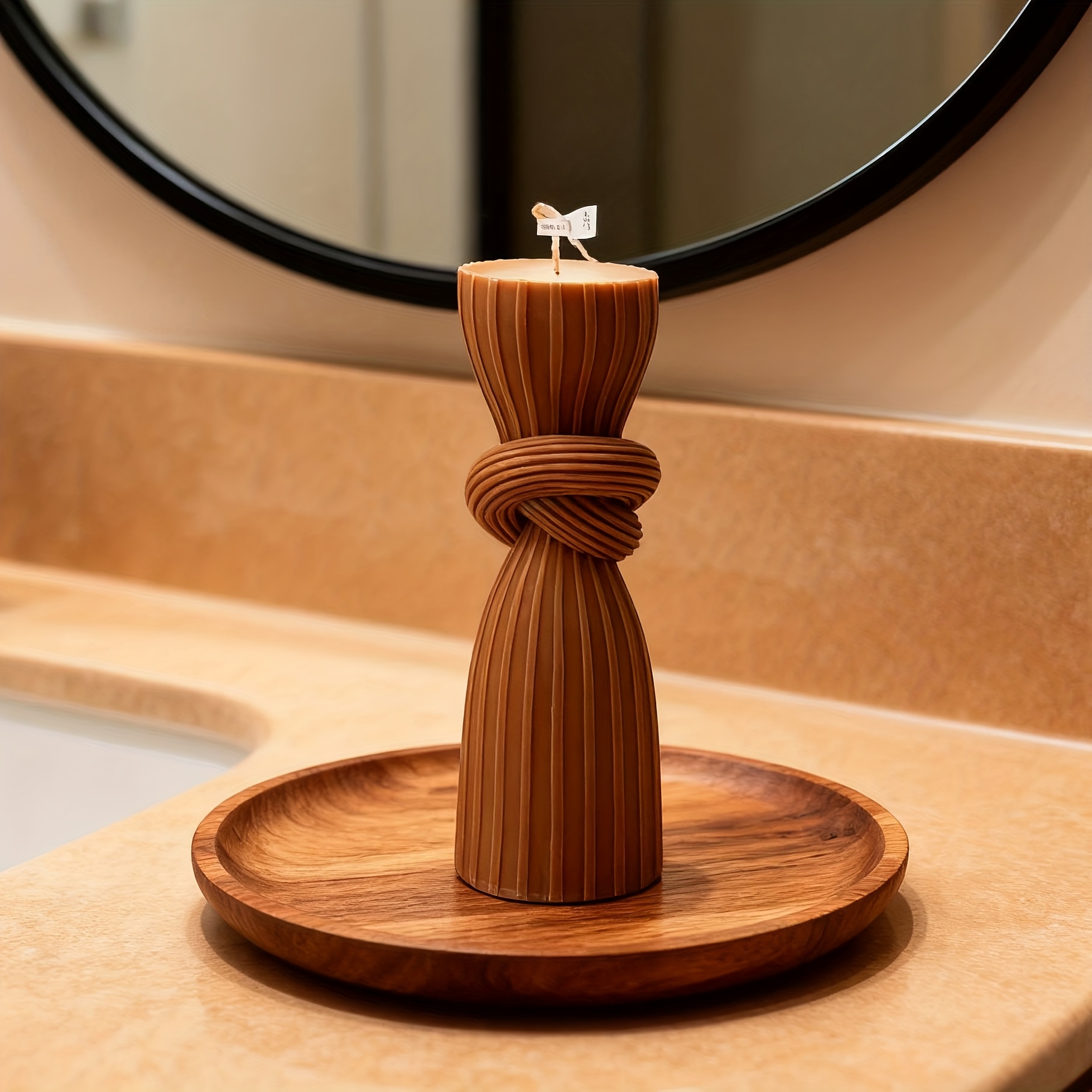 product-fancy-f61627d1-7353-45df-9bb7-6c24d3301a94 Sculptural Knot Candle - Image 1