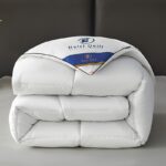 1pc of Luxury Hotel-style Spring/autumn Quilt, Extra Thick, Soft, and Warm. Winter Quilt with Quilted Design, Suitable for All Seasons. Ideal for Dormitories, Rental Apartments, and Bedrooms - Image 2