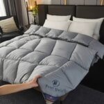 1pc of Luxury Hotel-style Spring/autumn Quilt, Extra Thick, Soft, and Warm. Winter Quilt with Quilted Design, Suitable for All Seasons. Ideal for Dormitories, Rental Apartments, and Bedrooms - Image 9