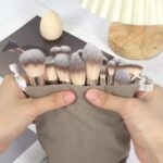 MAANGE 20-Piece Taupe Professional Makeup Brush Set with Velvet Pouch - Image 7