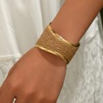 Natural Raffia-Wrapped Gold-Tone Cuff Bracelet - Image 4
