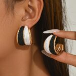 Raffia-Wrapped C-Shaped Summer Hoop Earrings - Image 4